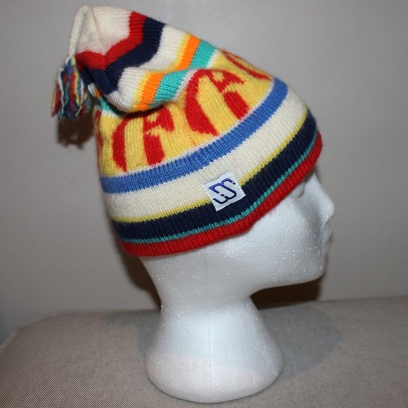 HELP! Does anyone recognise the falcon / Horus / bird logo on this beanie hat? - Picture 1 of 3